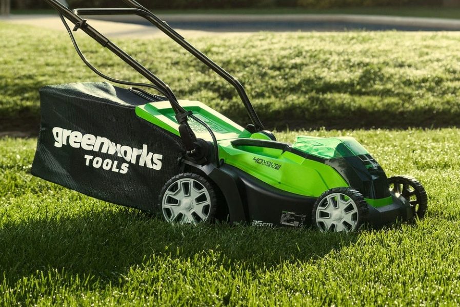 7 Best Cordless Lawn Mowers Winter 2025 Reviews Buying Guide