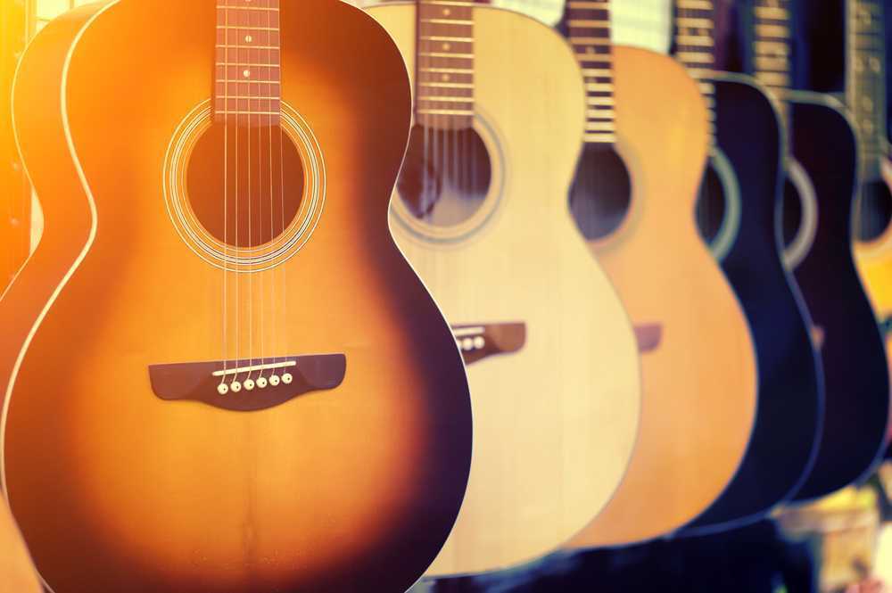 beginner-acoustic-guitar-how-to-choose