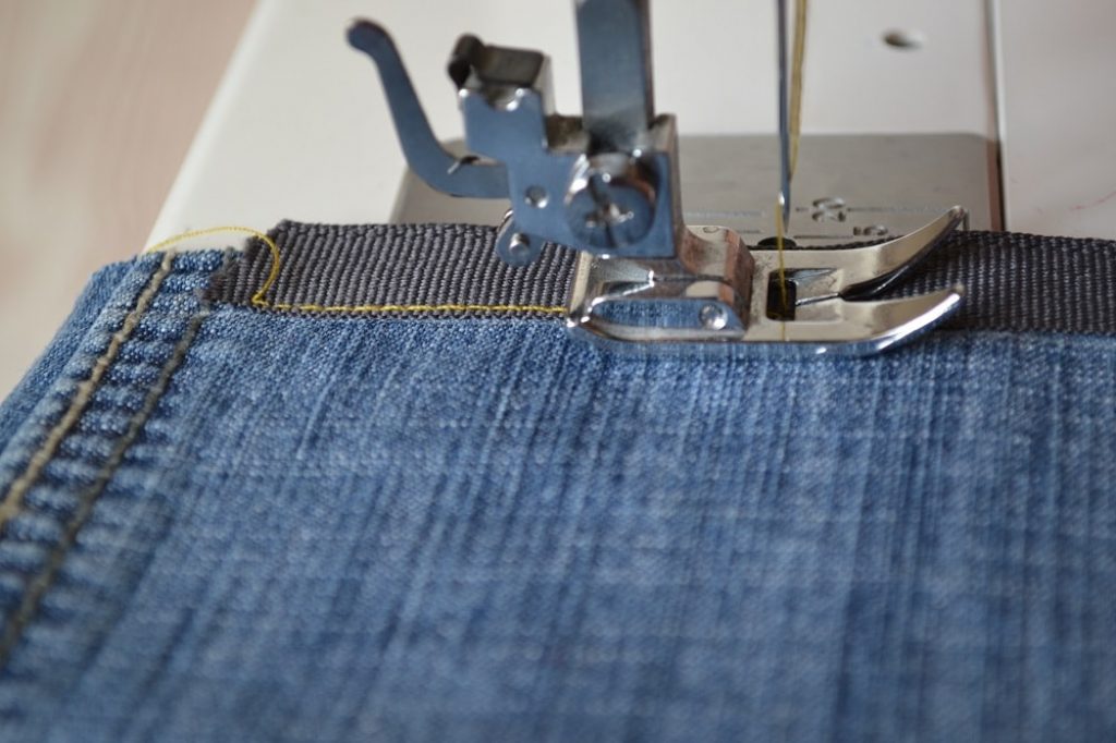 How to Hem Pants with a Sewing Machine – Step-by-Step Guide with Tips for Beginners