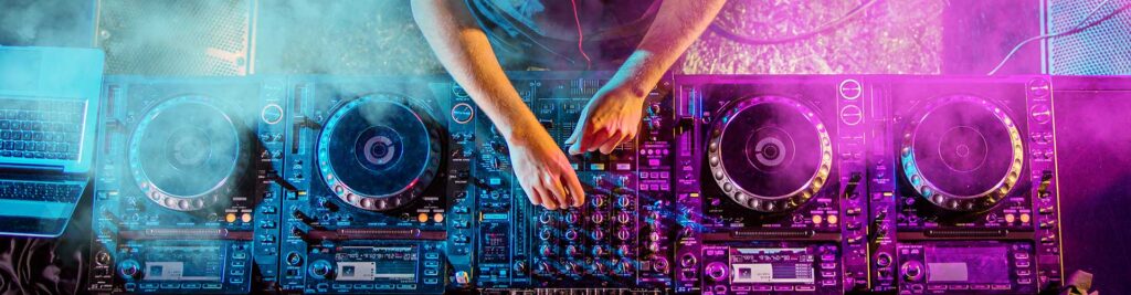 7 Best DJ Controllers for Beginners in Mixing Science