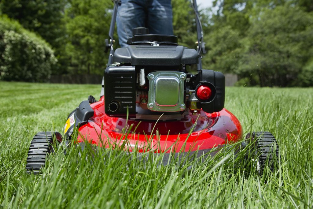 5 Best Self-Propelled Lawn Mowers — Your Mowing Routine Has Never Been Easier!