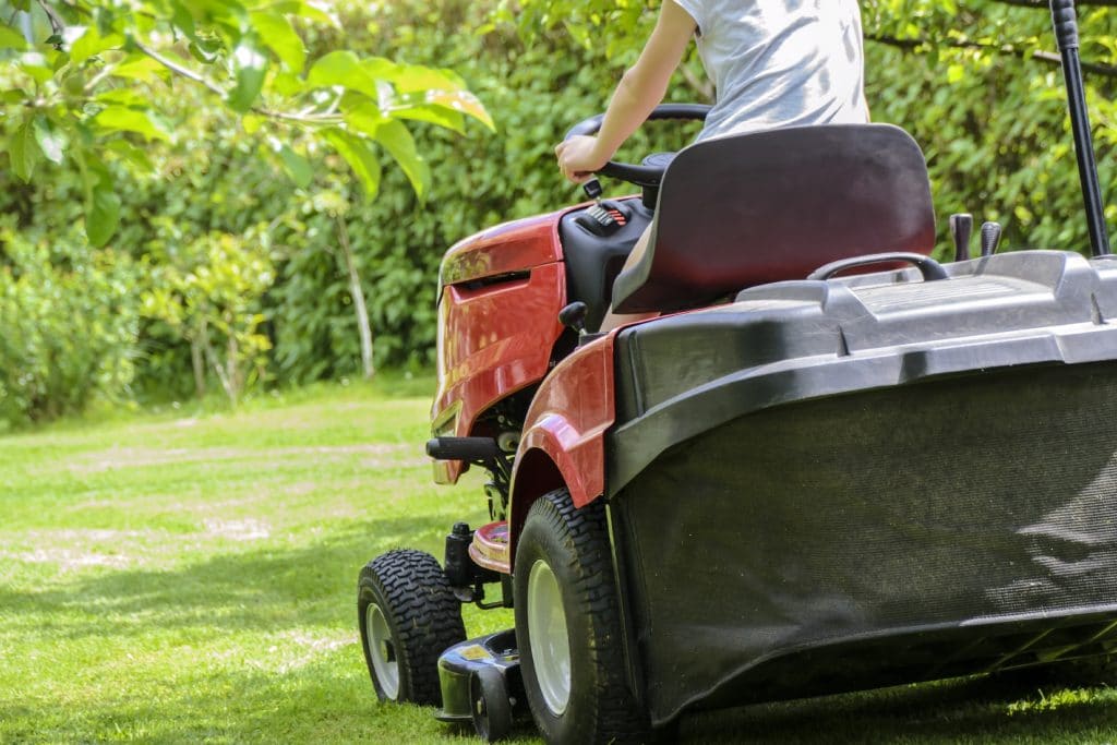 7 Greatest Riding Lawn Mowers to Keep Your Yard in a Top-Notch Condition