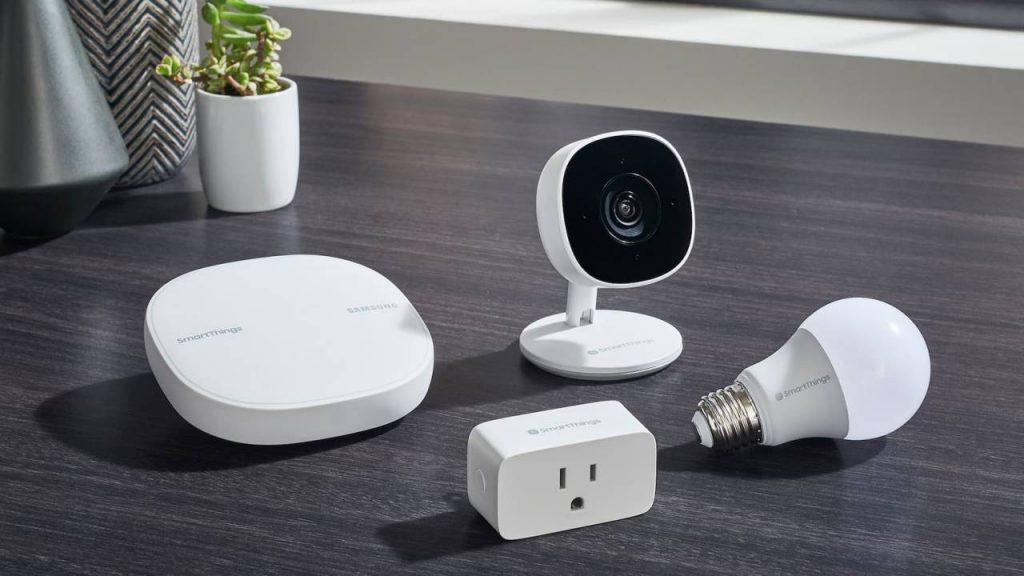 7 Best Light Bulb Cameras to Keep Your House Safe (Canada, Winter 2023)