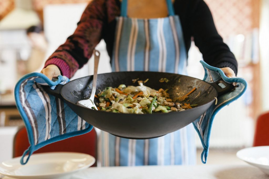6 Best Woks for No-Sweat Cooking of the Most Exquisite Dishes