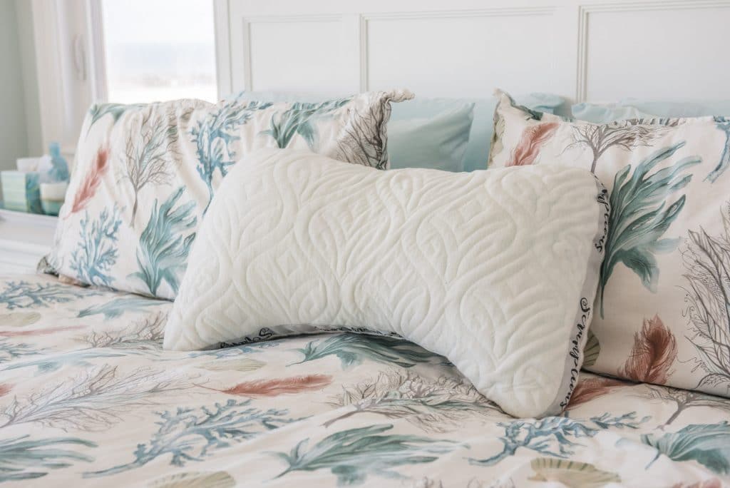 10 Best Pillows For Side Sleepers - Forget About Snoring And Neck Pain!