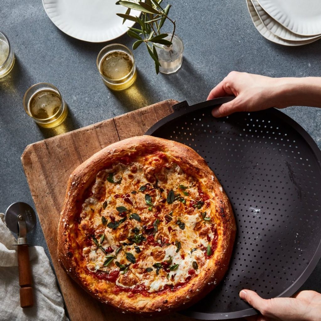 6 Best Pizza Pans for Mouth-Watering Pizza Cooking (Winter 2023)
