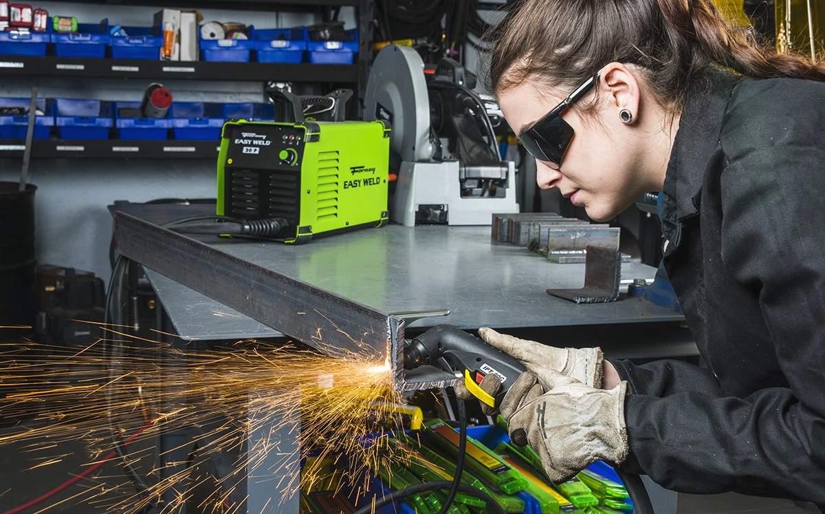 8 Best Plasma Cutters under 500 (Spring 2024) Reviews & Buying Guide