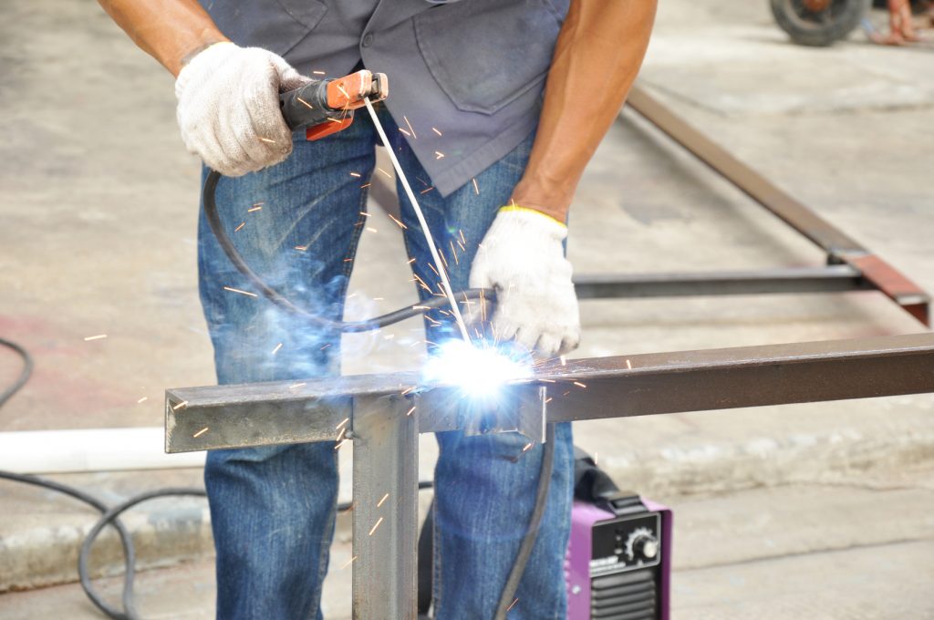 5 Best Stick Welders for Welding Steel and Iron in the Construction and Repair
