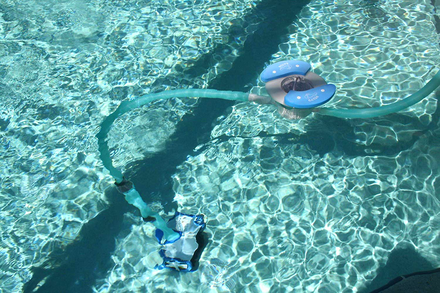 10 Best Pool Skimmers (Winter 2024) Reviews & Buying Guide