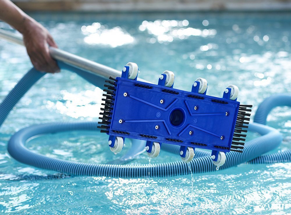 5 Best Pool Vacuum Heads (Winter 2024) – Reviews & Buying Guide