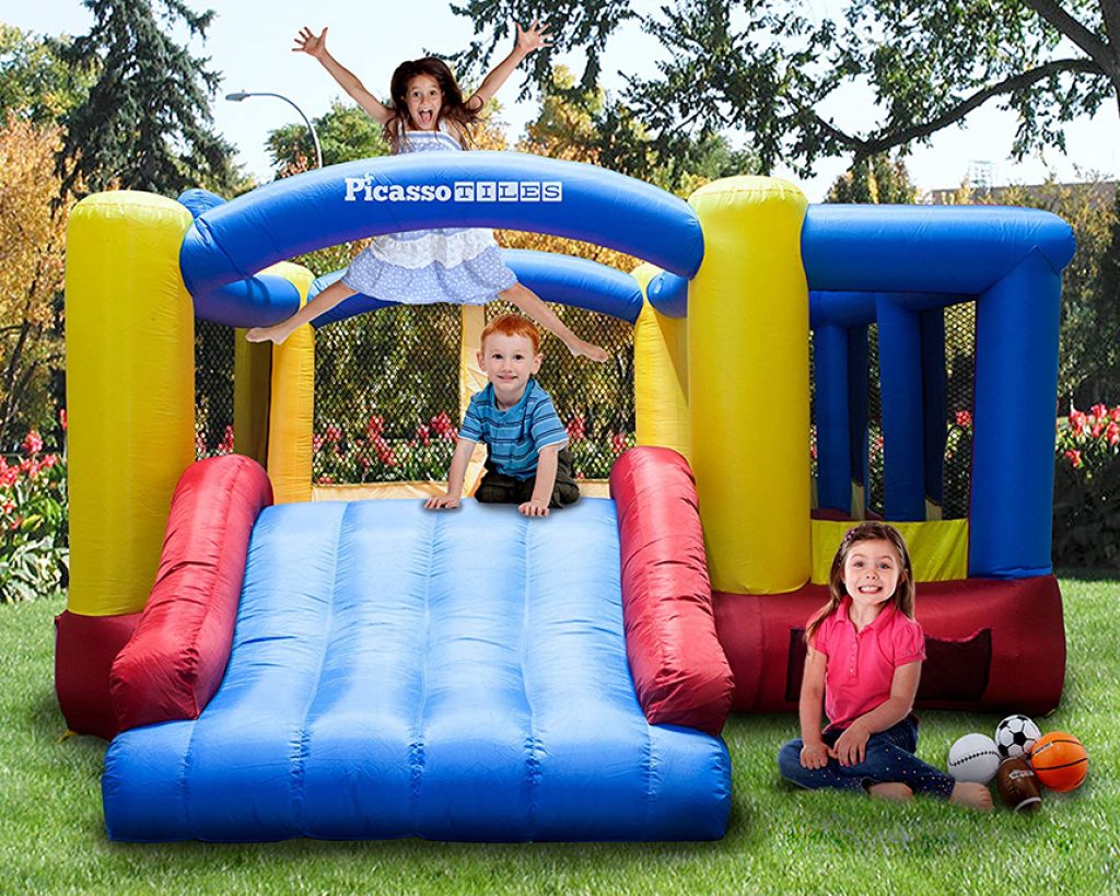 5 Best Bounce Houses - Watch Your Kids Having Fun