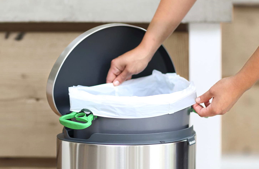 6 Best Touchless Trash Cans - You'll Never Have Dirty Hands Again!