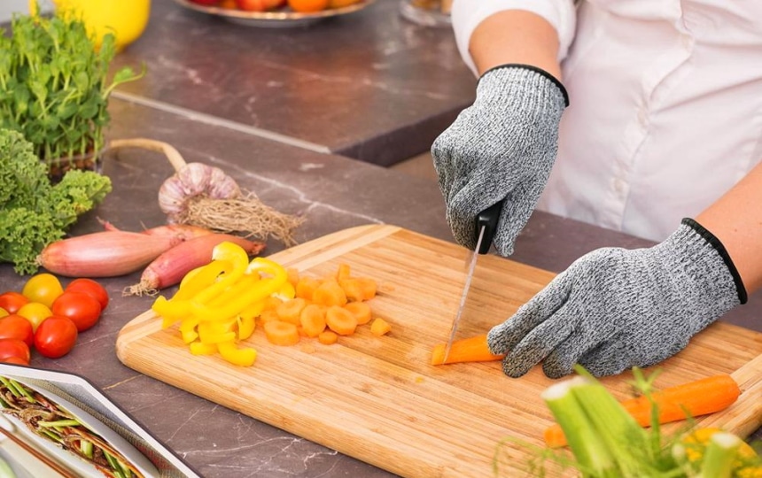 8 Best Cut Resistant Gloves — Add a Pinch of Safety to Your Cooking! (Fall 2022)
