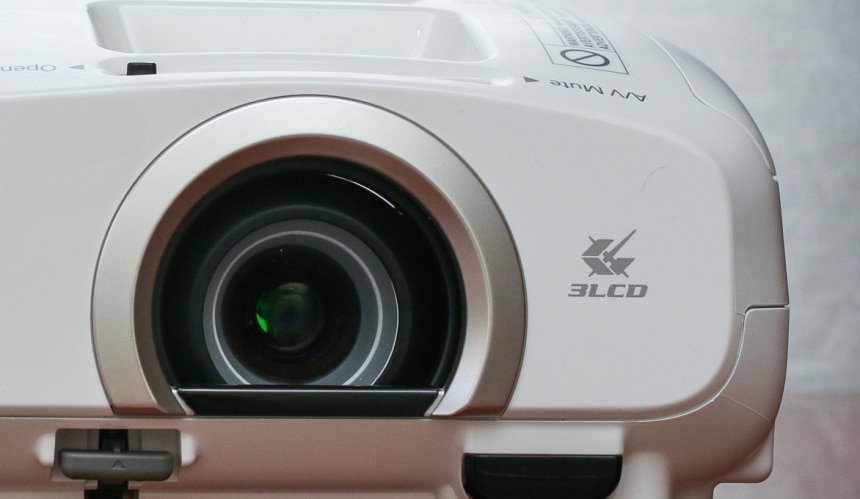 10 Best Projectors under $2000 – Get Exceptional Image Sharpness! (Fall 2022)