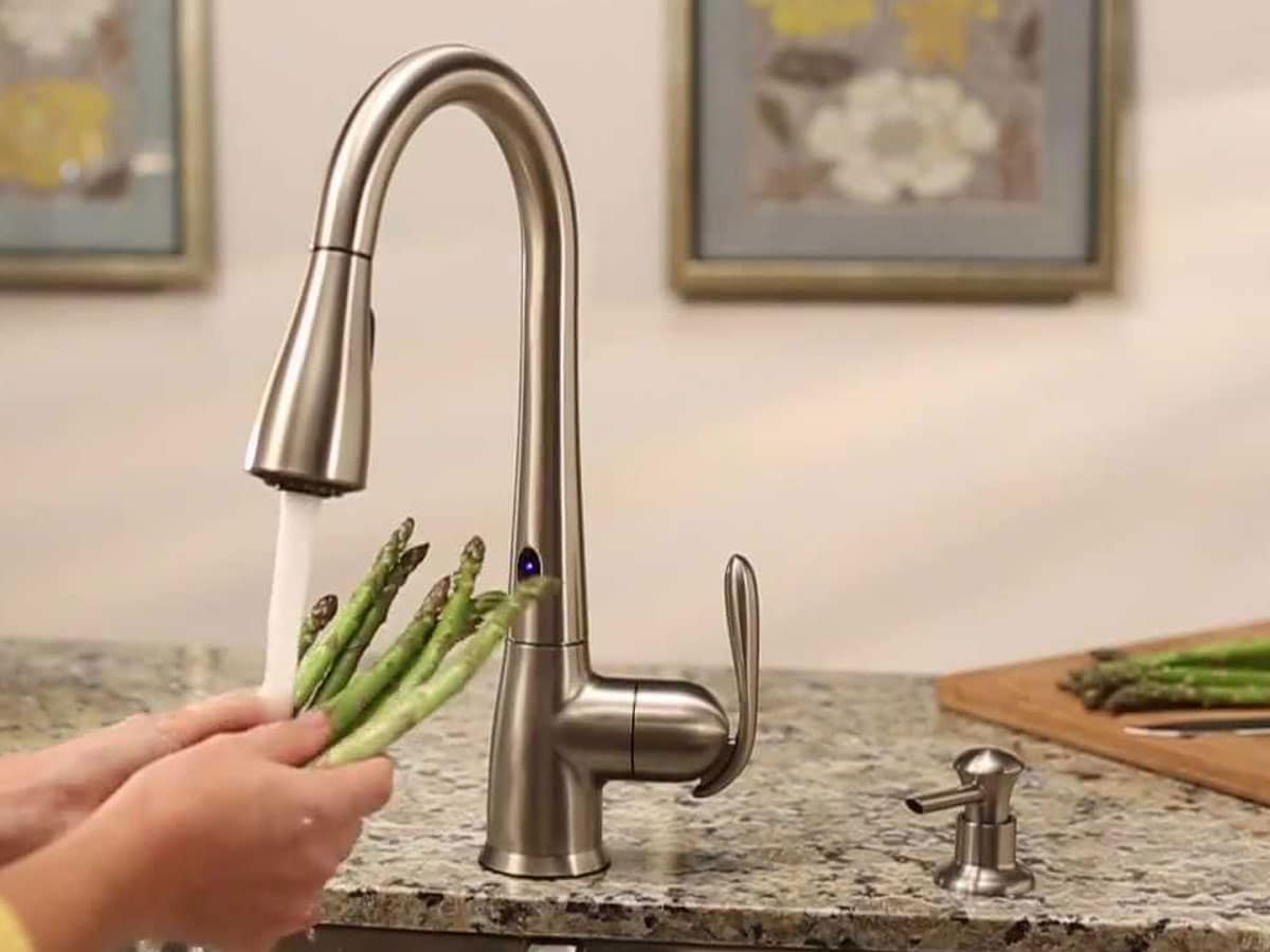 8 Best Touchless Kitchen Faucets (Summer 2023) Reviews & Buying Guide