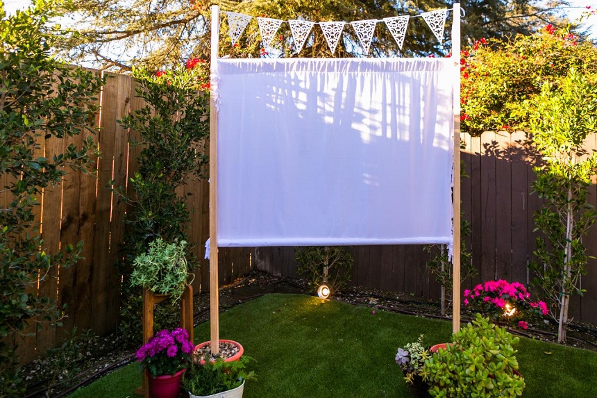 5 Ways to Make DIY Projector Screen for Home and Outdoors