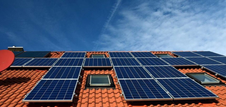 How Many Solar Panels Does It Take to Power a House?