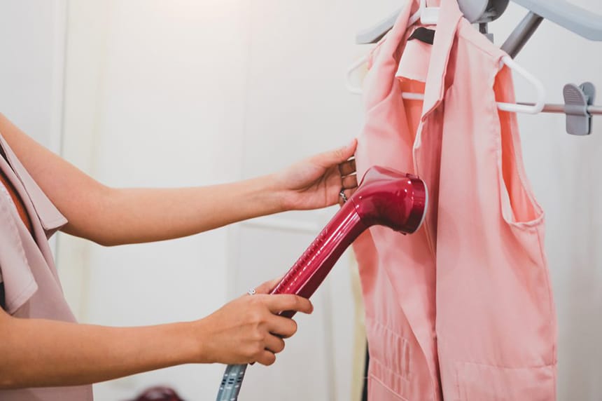 How to Use a Clothes Steamer?
