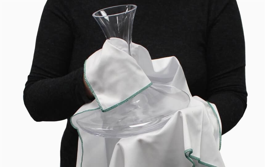 How To Clean A Wine Decanter in 6 Steps