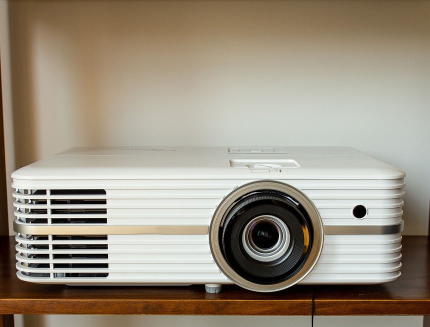 How to Setup a Home Theater System With a Projector