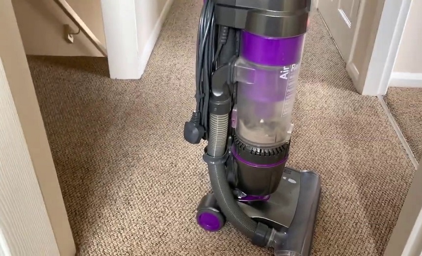 6 Best Upright Vacuums: Cozy Up to a Clean Home